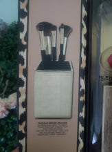 Load image into Gallery viewer, 7 Piece Professional Face and Eye Brush set with makeup brush holder - Juicy Couture
